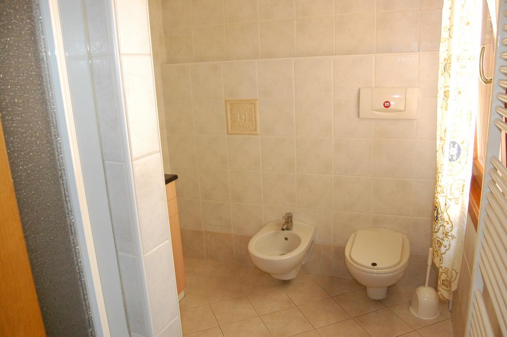 מאלצ'סינה Casella'S Apartments מראה חיצוני תמונה